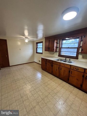 136 LOCUST AVE, Winchester, VA 22601