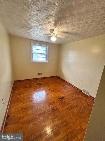 136 LOCUST AVE, Winchester, VA 22601