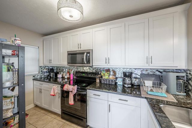 9235 Lagoon Place 302, Davie, FL 33324