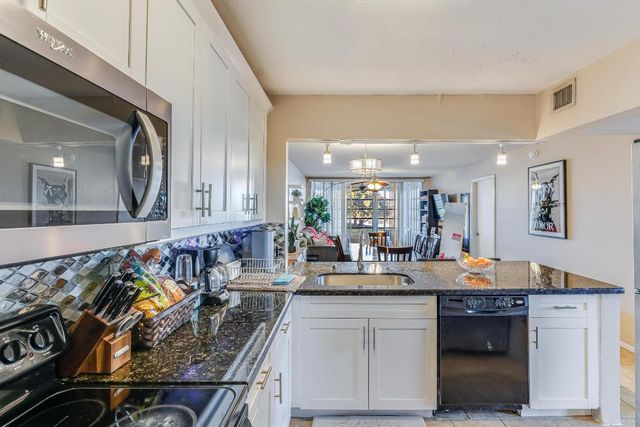 9235 Lagoon Place 302, Davie, FL 33324