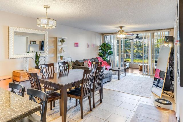 9235 Lagoon Place 302, Davie, FL 33324