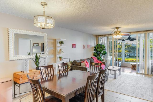 9235 Lagoon Place 302, Davie, FL 33324