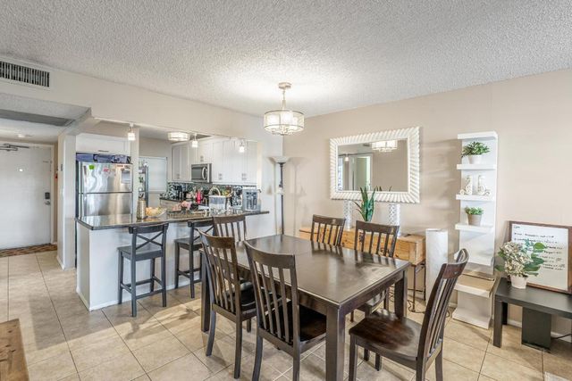 9235 Lagoon Place 302, Davie, FL 33324