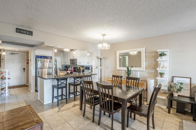 9235 Lagoon Place 302, Davie, FL 33324