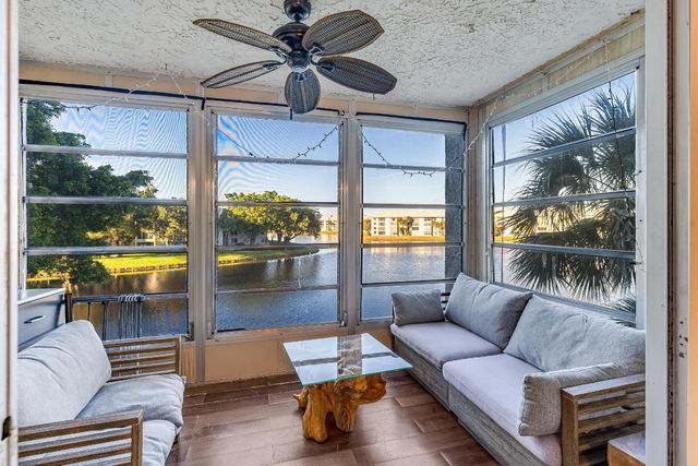 9235 Lagoon Place 302, Davie, FL 33324