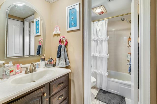 9235 Lagoon Place 302, Davie, FL 33324