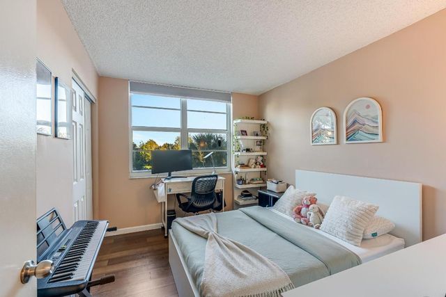 9235 Lagoon Place 302, Davie, FL 33324