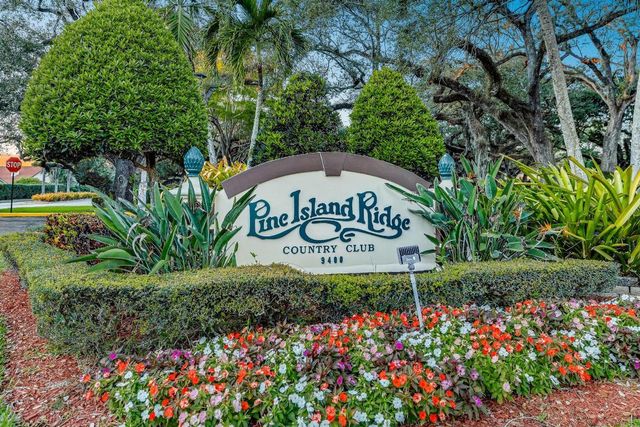 9235 Lagoon Place 302, Davie, FL 33324