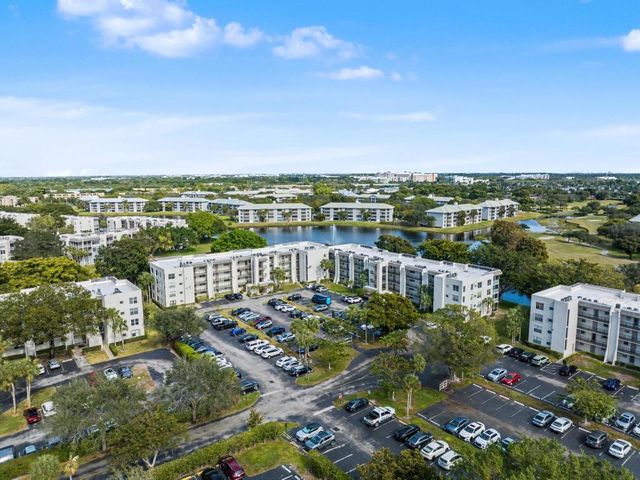 9235 Lagoon Place 302, Davie, FL 33324