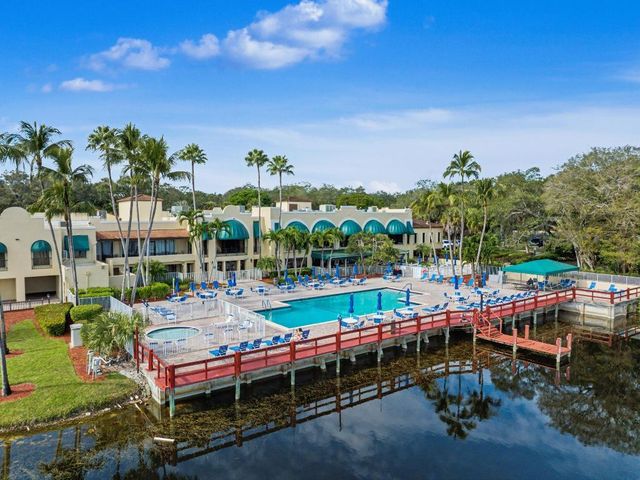 9235 Lagoon Place 302, Davie, FL 33324