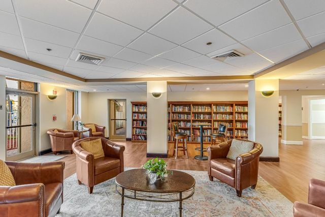 9235 Lagoon Place 302, Davie, FL 33324