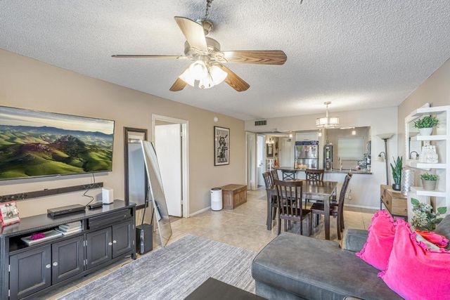 9235 Lagoon Place 302, Davie, FL 33324