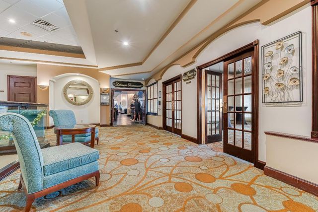 9235 Lagoon Place 302, Davie, FL 33324