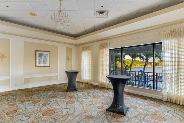 9235 Lagoon Place 302, Davie, FL 33324