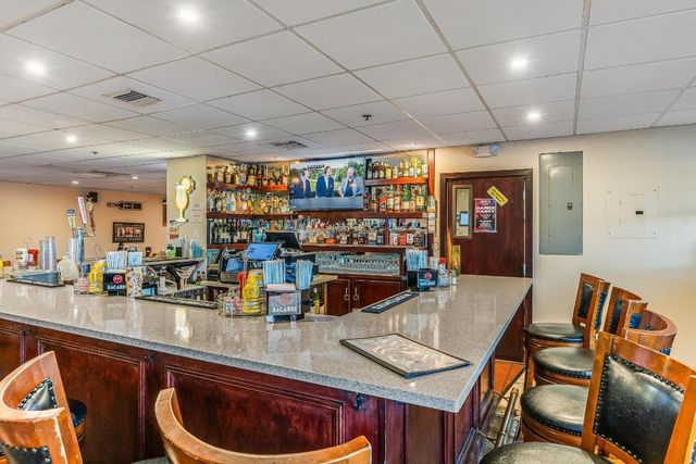 9235 Lagoon Place 302, Davie, FL 33324