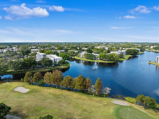 9235 Lagoon Place 302, Davie, FL 33324