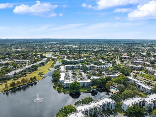 9235 Lagoon Place 302, Davie, FL 33324