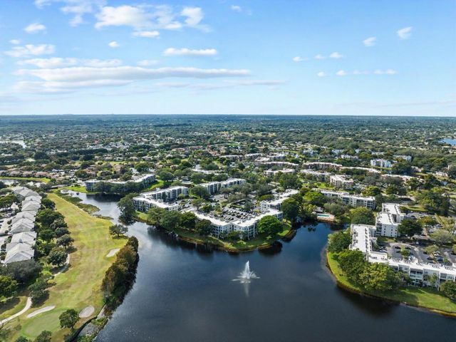 9235 Lagoon Place 302, Davie, FL 33324