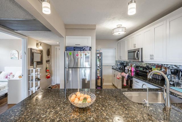 9235 Lagoon Place 302, Davie, FL 33324