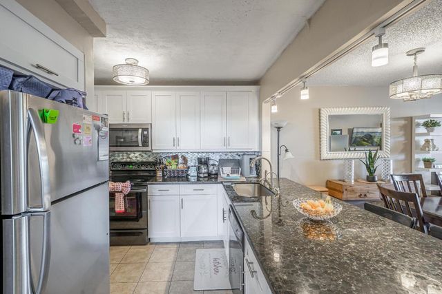 9235 Lagoon Place 302, Davie, FL 33324