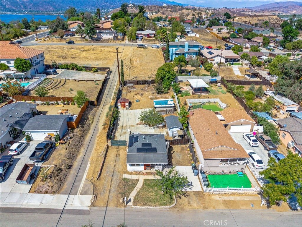 307 N Lowell, Lake Elsinore, CA 92530 — exterior