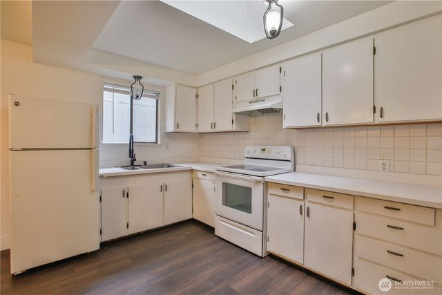 7891 San Juan Avenue, Clinton, WA 98236