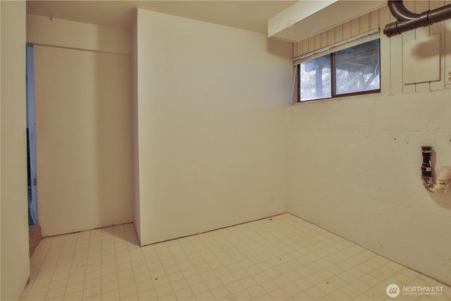 7891 San Juan Avenue, Clinton, WA 98236