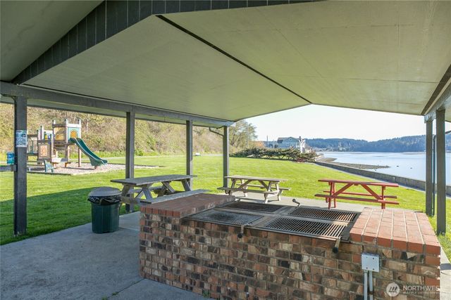 7891 San Juan Avenue, Clinton, WA 98236