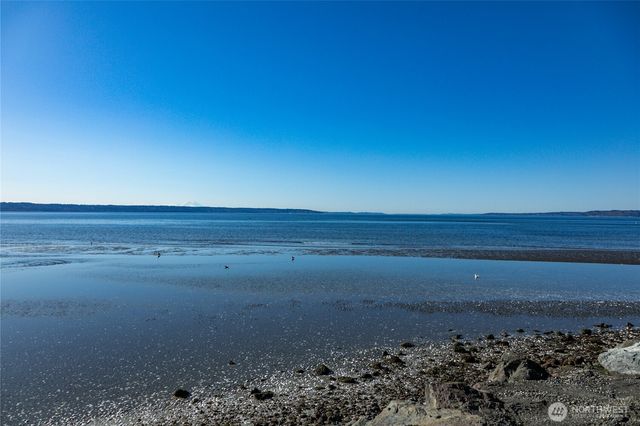 7891 San Juan Avenue, Clinton, WA 98236