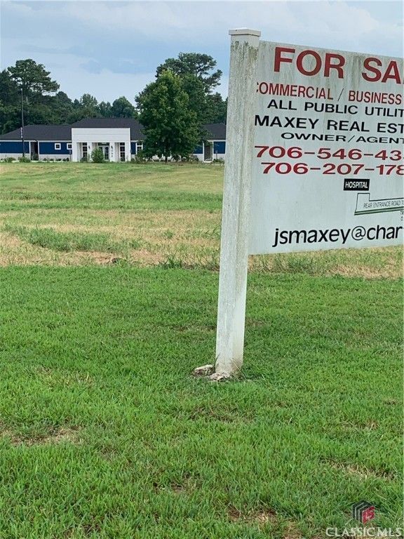 Image 2 of property listing at 364 Ross Place, Lavonia, GA 30553