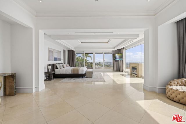 360 TROUSDALE Place, Beverly Hills, CA 90210