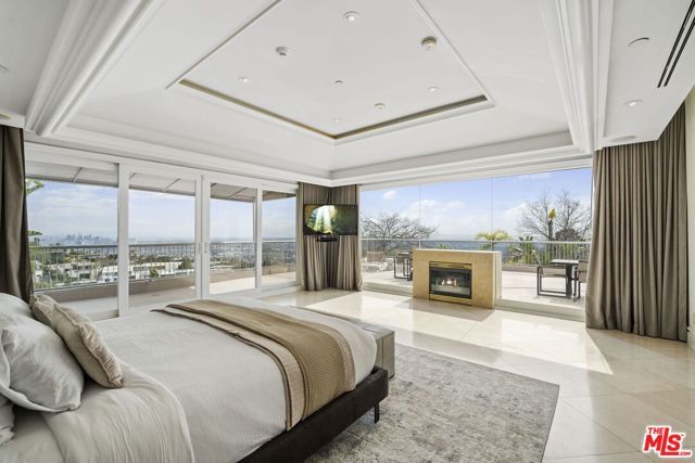 360 TROUSDALE Place, Beverly Hills, CA 90210