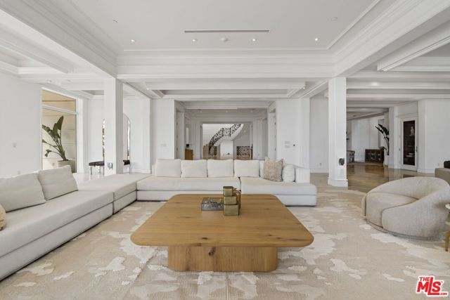 360 TROUSDALE Place, Beverly Hills, CA 90210