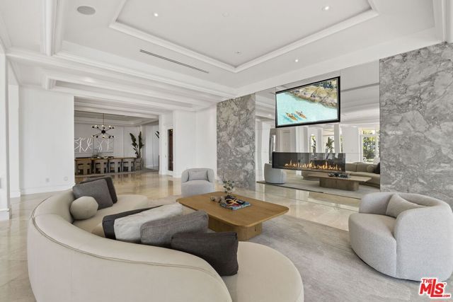 360 TROUSDALE Place, Beverly Hills, CA 90210