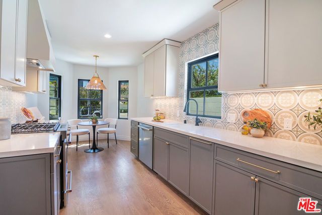 6417 Lindenhurst Avenue, Los Angeles, CA 90048