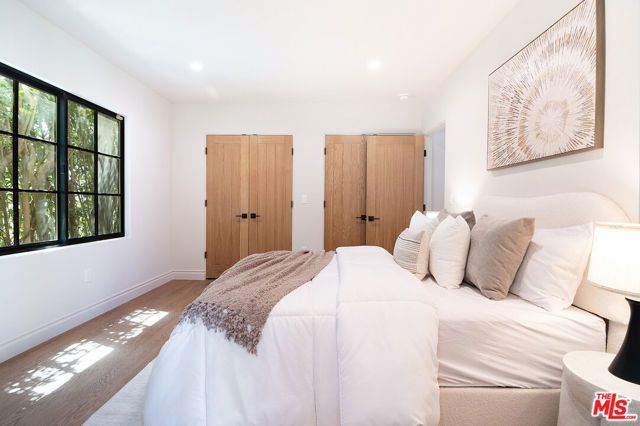 6417 Lindenhurst Avenue, Los Angeles, CA 90048