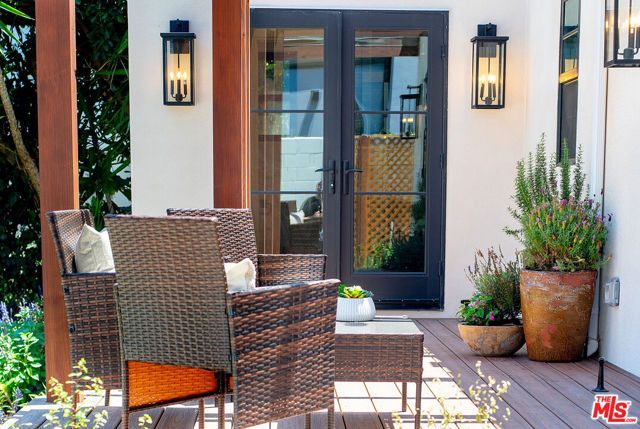 6417 Lindenhurst Avenue, Los Angeles, CA 90048
