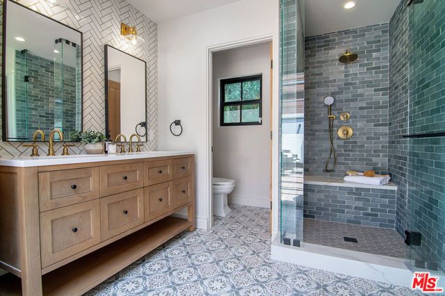 6417 Lindenhurst Avenue, Los Angeles, CA 90048