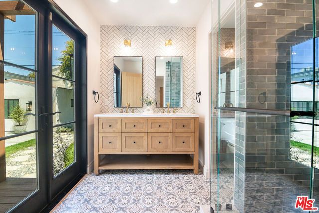 6417 Lindenhurst Avenue, Los Angeles, CA 90048
