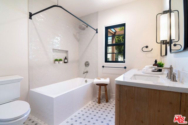 6417 Lindenhurst Avenue, Los Angeles, CA 90048