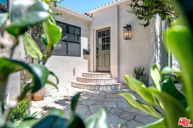 6417 Lindenhurst Avenue, Los Angeles, CA 90048