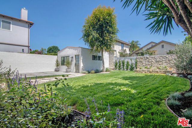 6417 Lindenhurst Avenue, Los Angeles, CA 90048