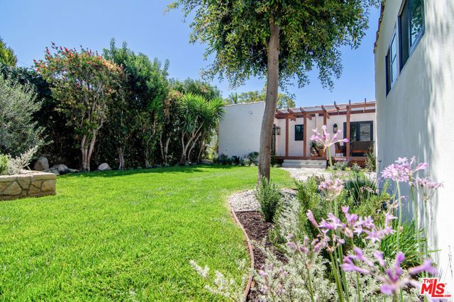 6417 Lindenhurst Avenue, Los Angeles, CA 90048