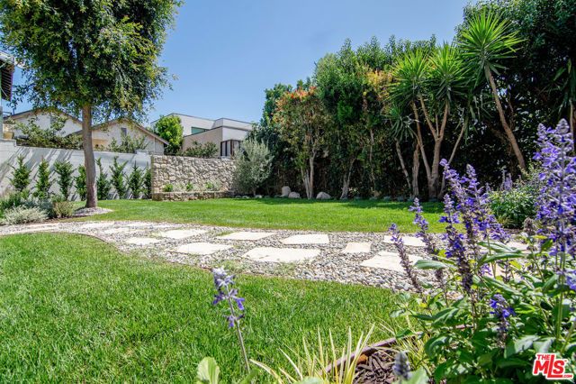 6417 Lindenhurst Avenue, Los Angeles, CA 90048