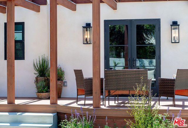 6417 Lindenhurst Avenue, Los Angeles, CA 90048