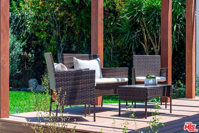 6417 Lindenhurst Avenue, Los Angeles, CA 90048