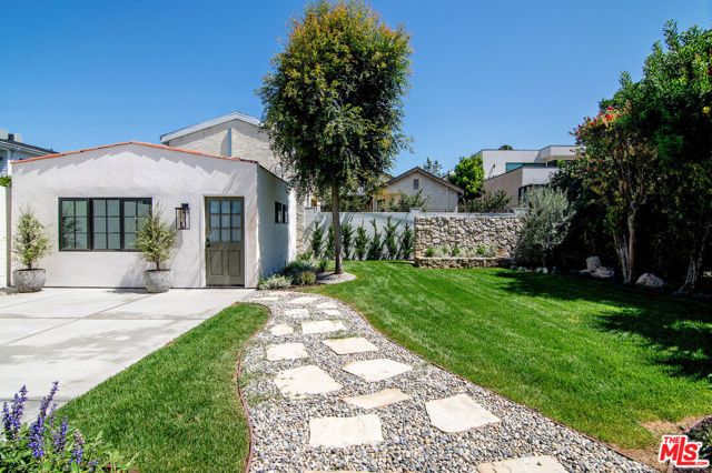 6417 Lindenhurst Avenue, Los Angeles, CA 90048