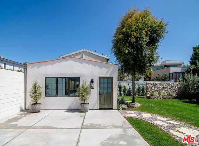 6417 Lindenhurst Avenue, Los Angeles, CA 90048