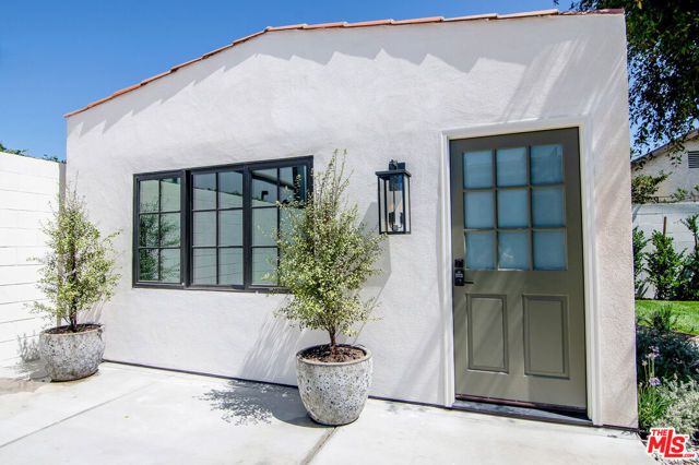 6417 Lindenhurst Avenue, Los Angeles, CA 90048