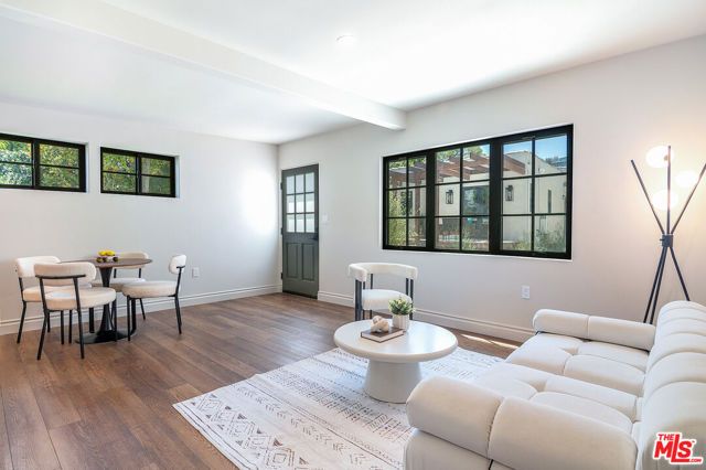 6417 Lindenhurst Avenue, Los Angeles, CA 90048